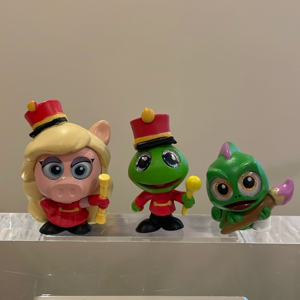 New Disney Doorables Marching Band Kermit & Miss Piggy & Pascal Academy Series